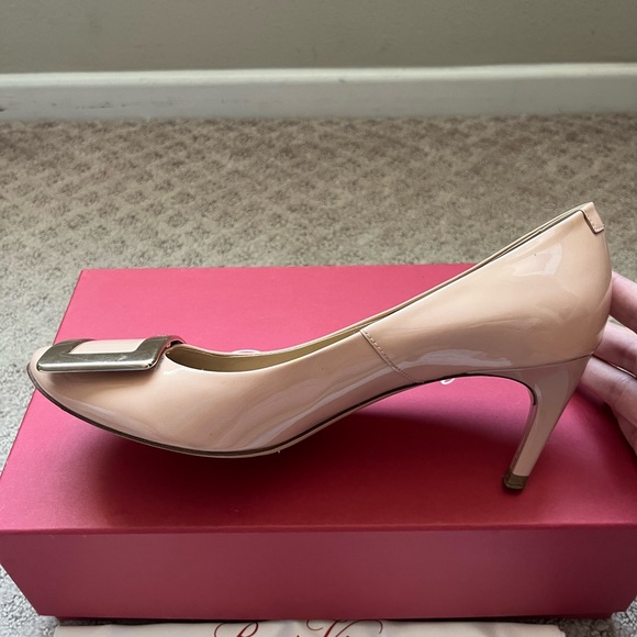 Roger Vivier Beige Patent Leather Trompette Pumps - Picture 7 of 10